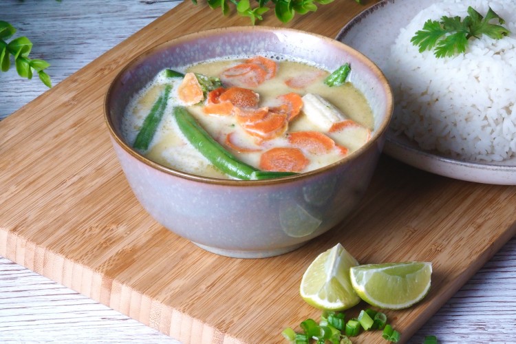 Kókusztejes zöld curry Kókusztejes zöld curry